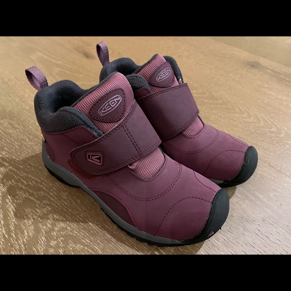 Keen girl hiking boots.  Size 1.